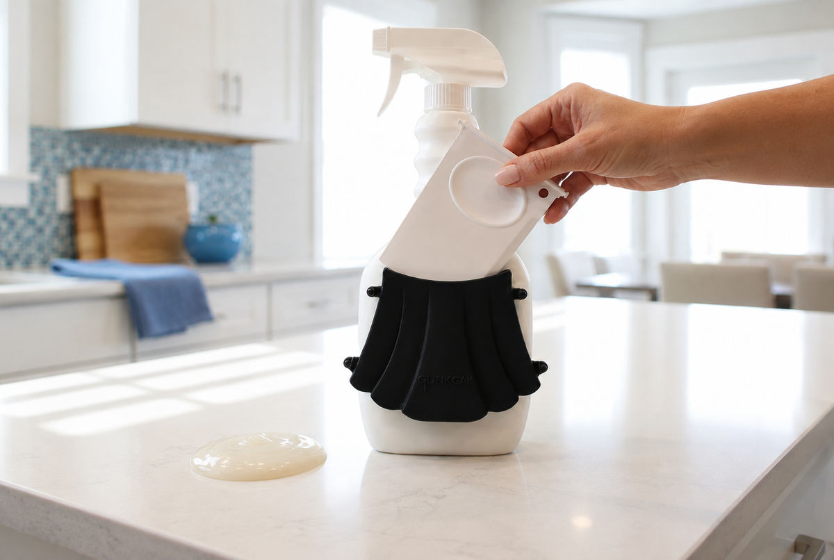 Gunk Gal Wrap-Around Spray Bottle Scraper | Black